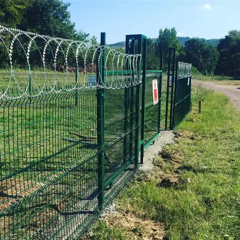 Panel çit, kapı montajı ve jiletli tel – Bahar Tel Çit